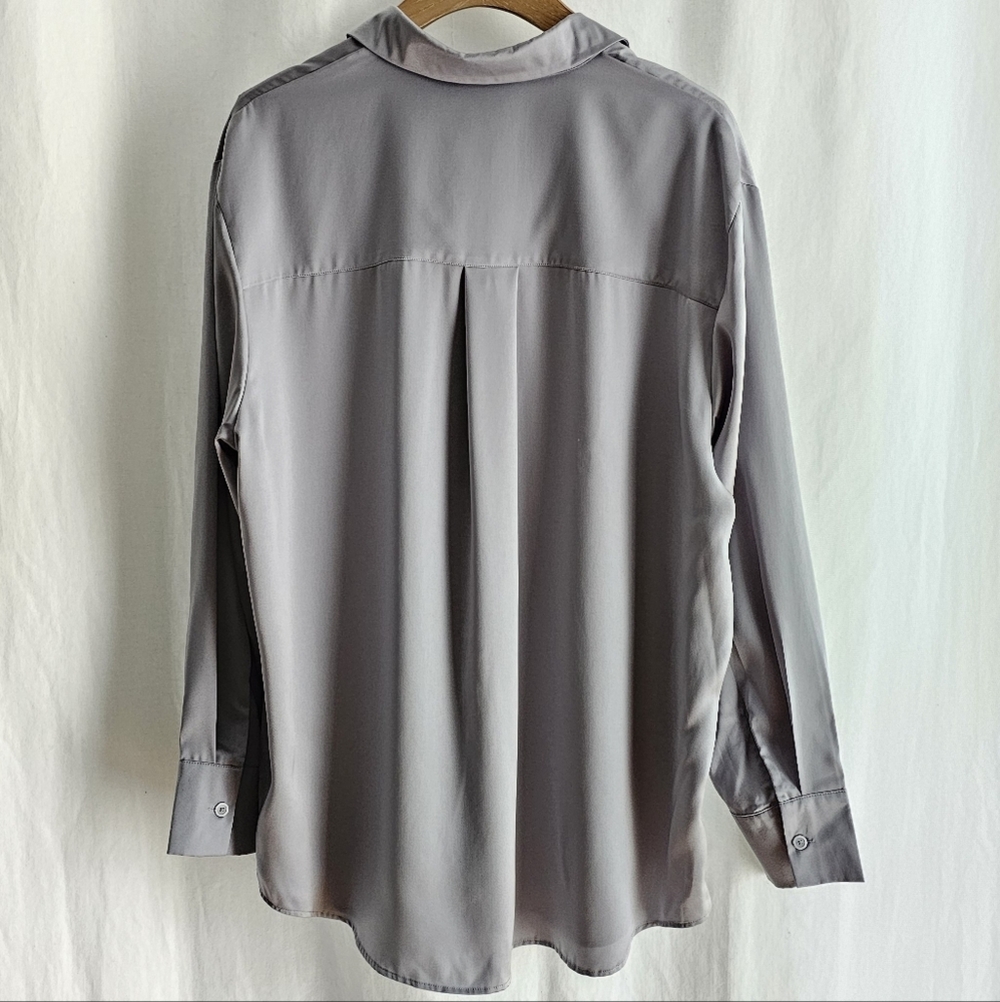 🇯🇵 Uniqlo Long Sleeve Grey Satin Button Blouse - Picture 3 of 16